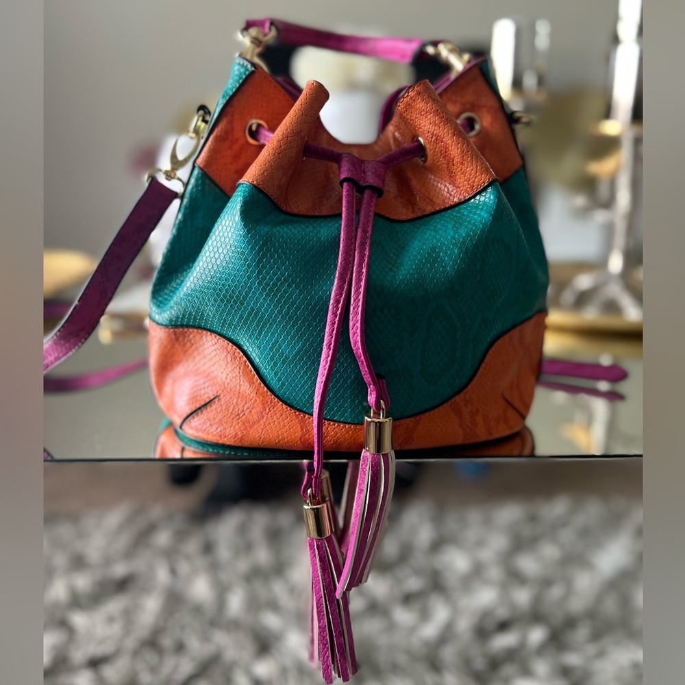ALDO MULTICOLOR BUCKET BAG (2015)